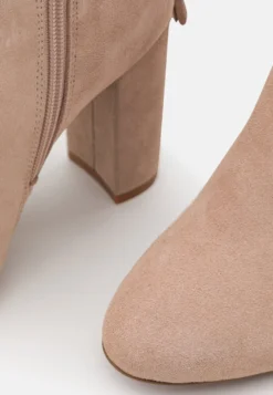 Leather - Bottes À Talons Hauts - Beige -Zalando 46cb7ba4b24644c79690a3cae899d54e scaled